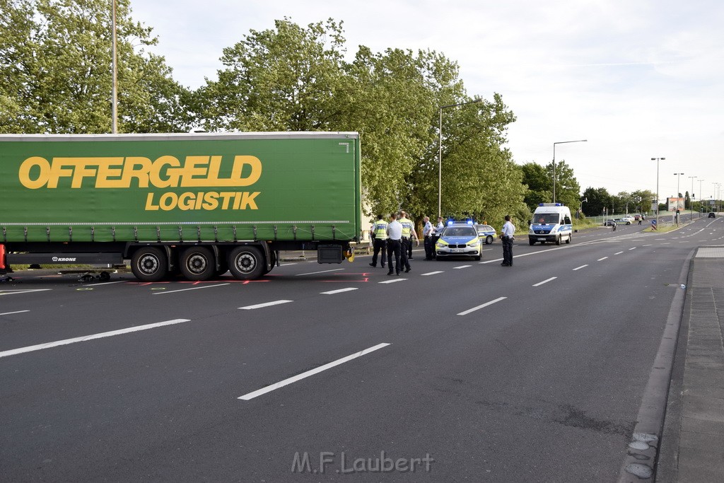 Schwerer Motorrad Unfall Feldkassel Robert Boschstr Edsel Fordstr P003.JPG - Miklos Laubert